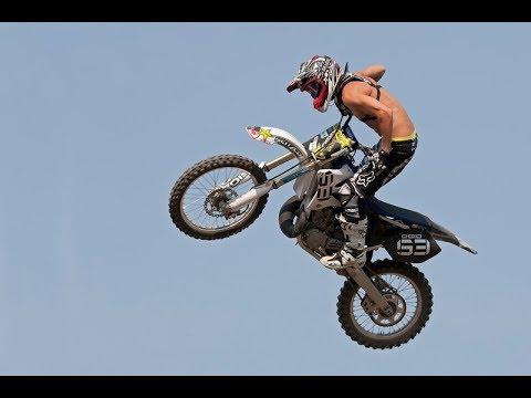 ПРЫЖКИ. ПРЫЖКИ НА МОТОЦИКЛЕ. КАК ПРАВИЛЬНО ПРЫГАТЬ С ТРАМПЛИНА.Motocross Jumping Techniques.